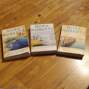 🎈Nora Roberts Paperback Book Set🎈